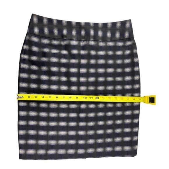 The Limited Abstract Print Career Pencil Skirt Gray, Black, Purple Size 6 - Picture 6 of 12